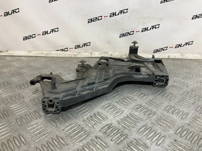 Крепление фары Audi A4 2010 8K0941453 B8, левое