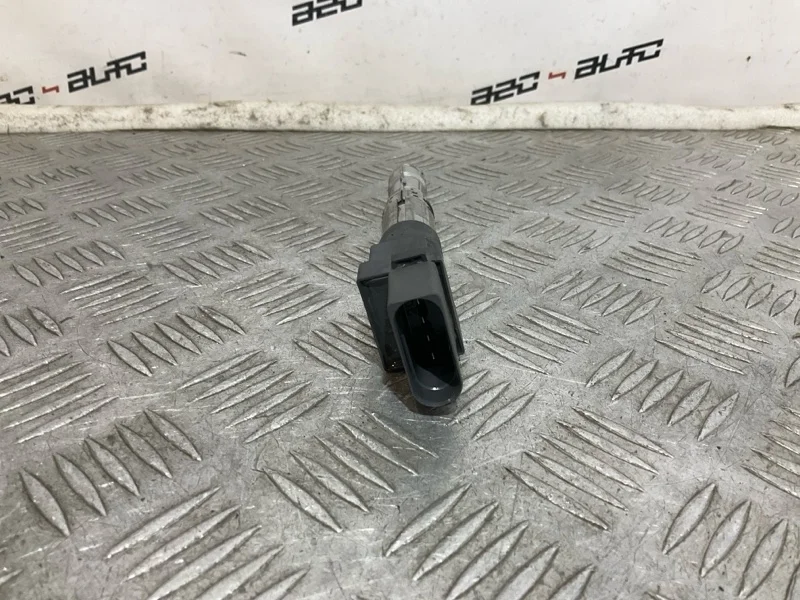 Катушка зажигания Volkswagen Golf 022905715C 4 2.8