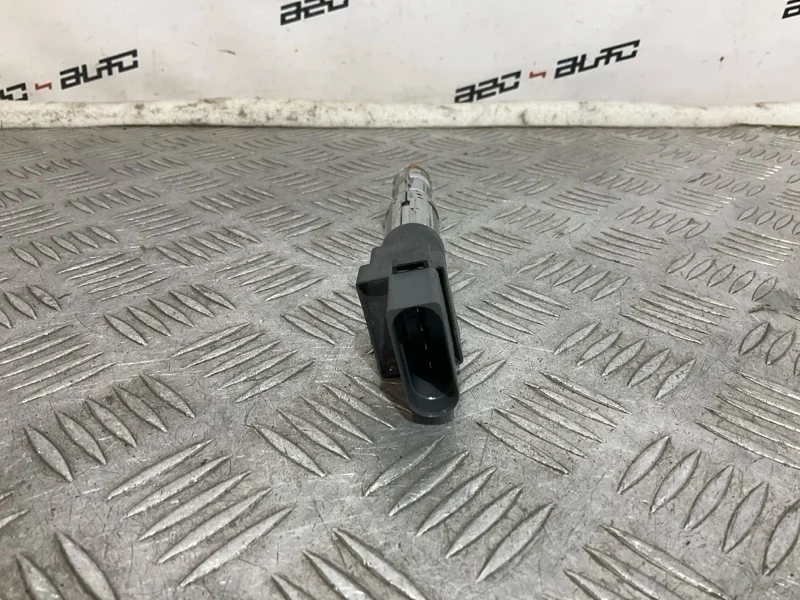 Катушка зажигания Volkswagen Golf 022905715C 4 2.8