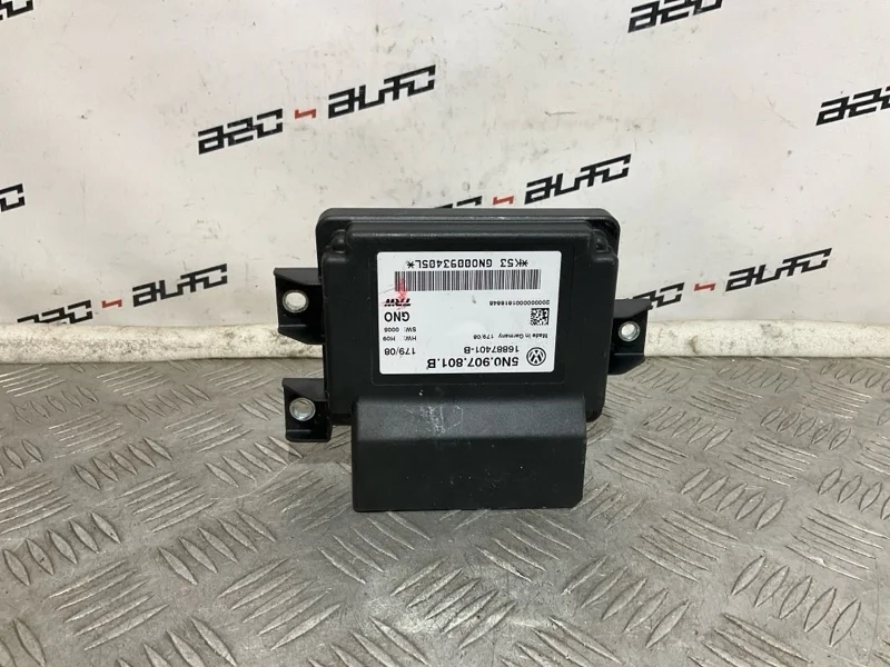 Блок управления стояночного тормоза Volkswagen Tiguan 2009 5N0907801B 1 2.0