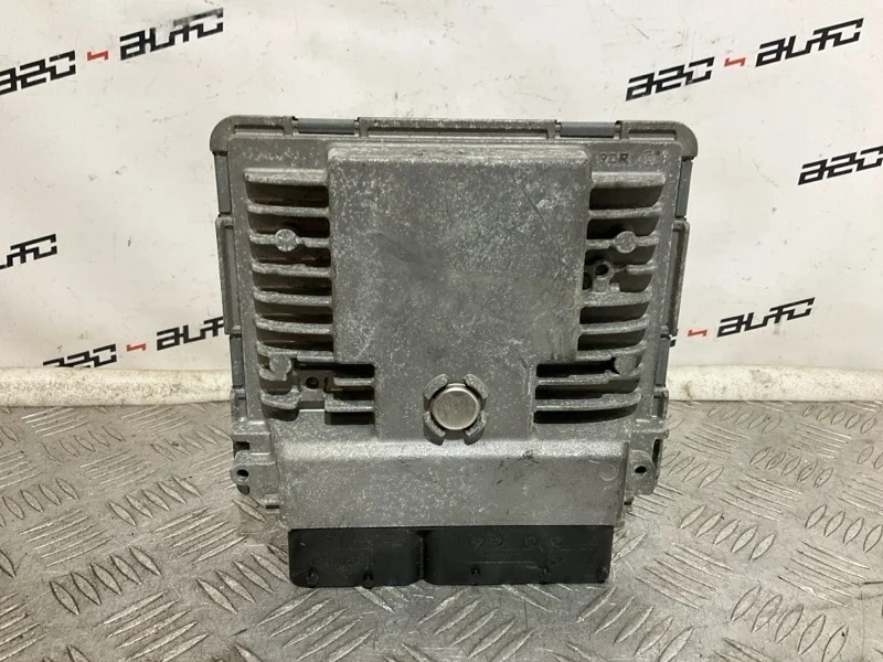 Блок управления двигателем Volkswagen Golf 03F906070FB 6 CBZ