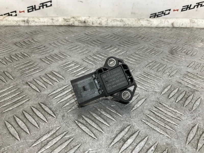 Датчик давления воздуха Audi A3 2013 03G906051D 8P 1.4