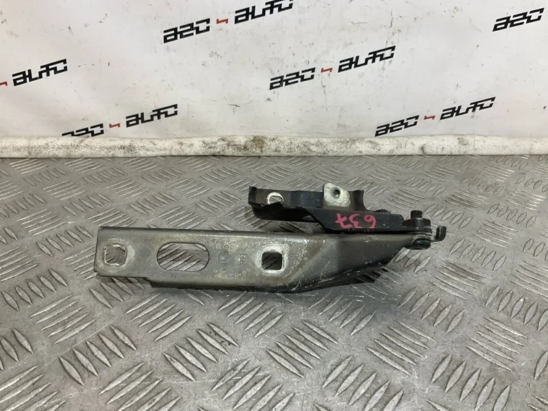 Петля капота Audi A4 2010 8K0823302D B8, правая