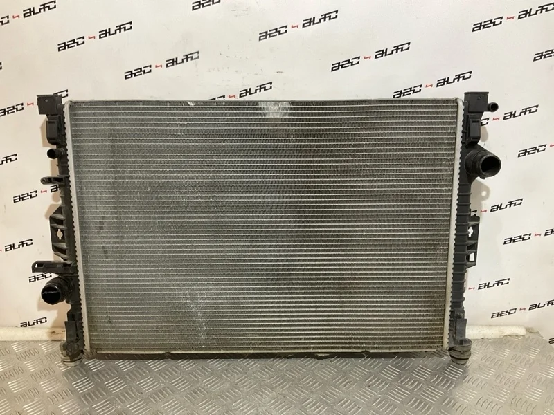 Радиатор охлаждения двигателя Volvo XC70 2011 31368082 2 3.0