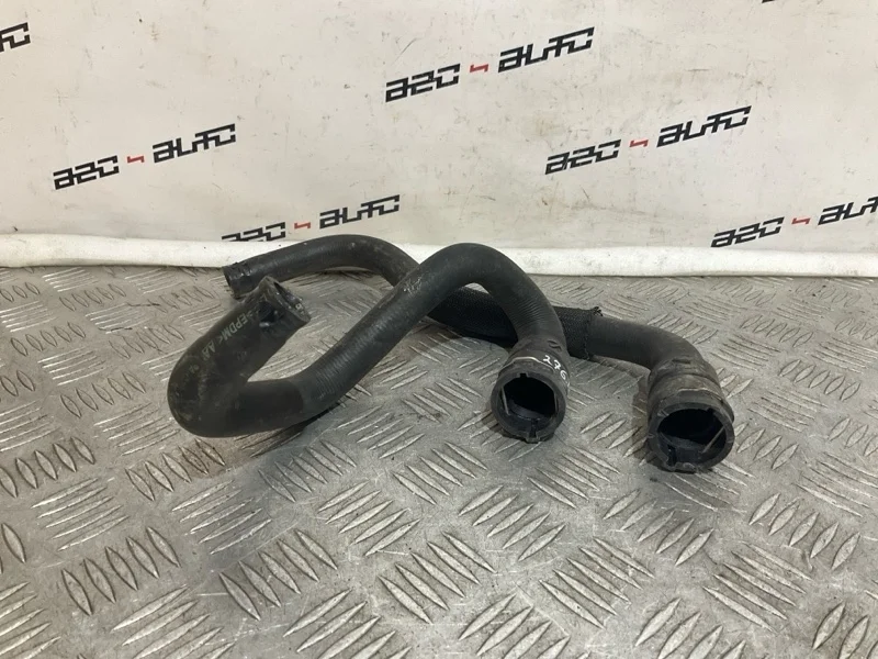 Патрубок охлаждающей жидкости печки Volvo V70 2010 30794859 3 2.5