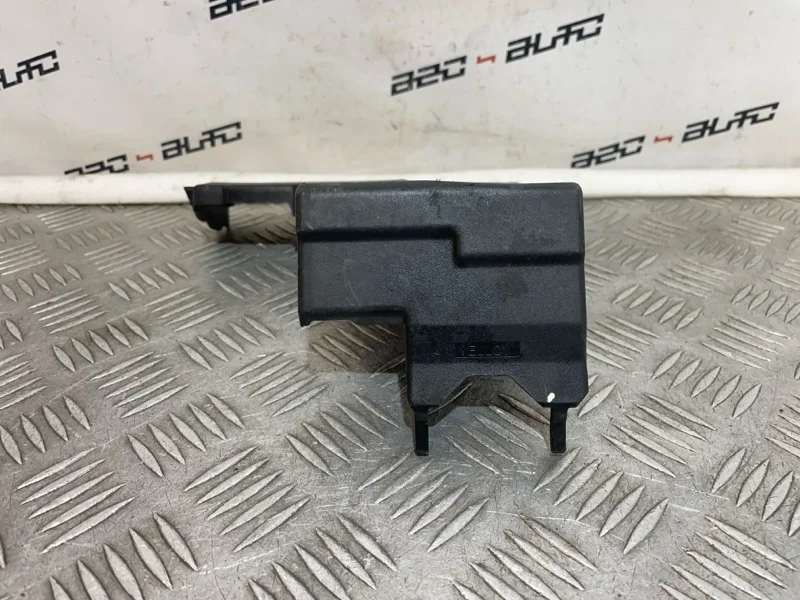 Крышка блока предохранителей Citroen DS4 2013 9666817180 1