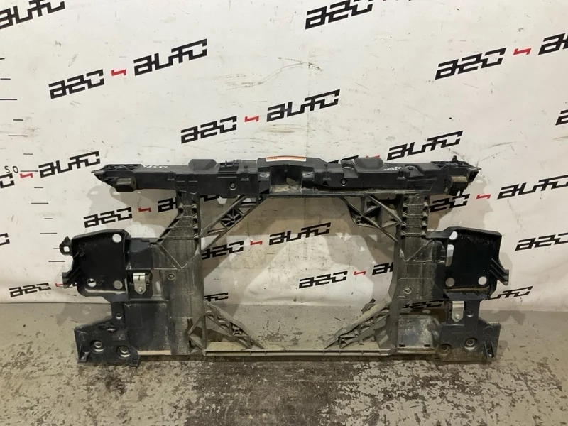 Передняя панель рамка радиатора Renault Megane 2014 752100004R 3 2.0