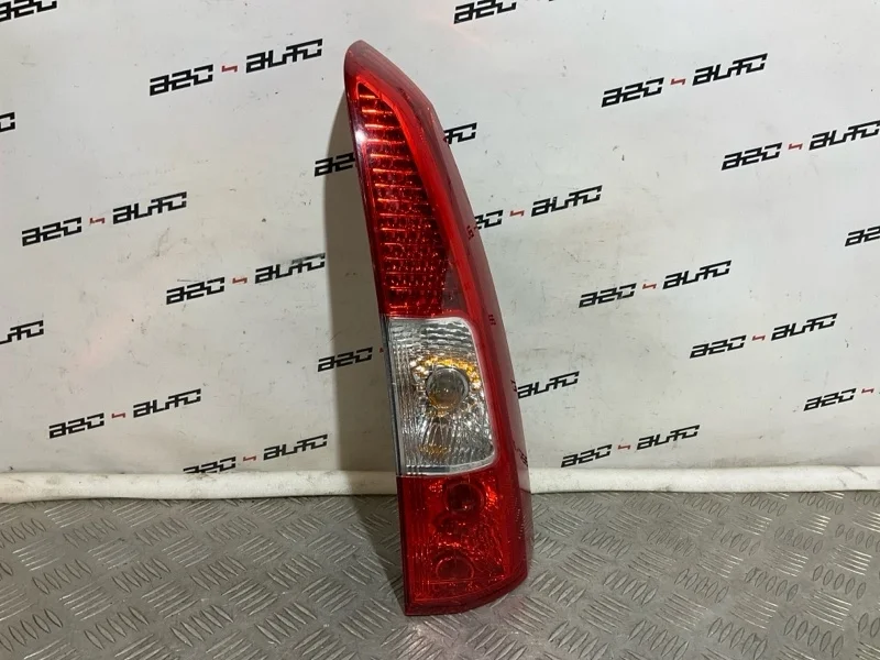 Фонарь Volvo XC70 2006 30655375 1 2.5, правый