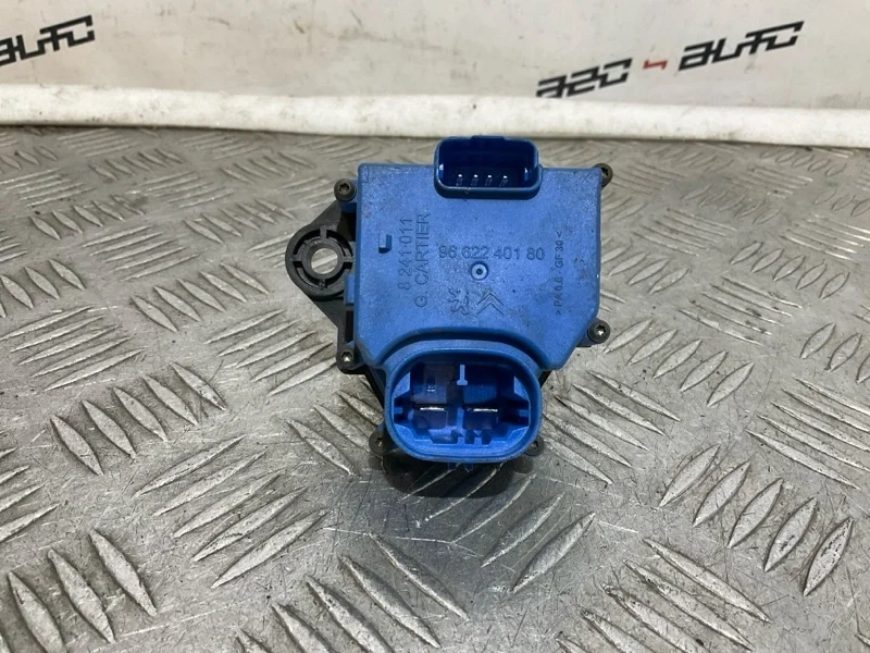 Блок управления вентилятором Peugeot 3008 2011 9662240180 1 EP6CDT