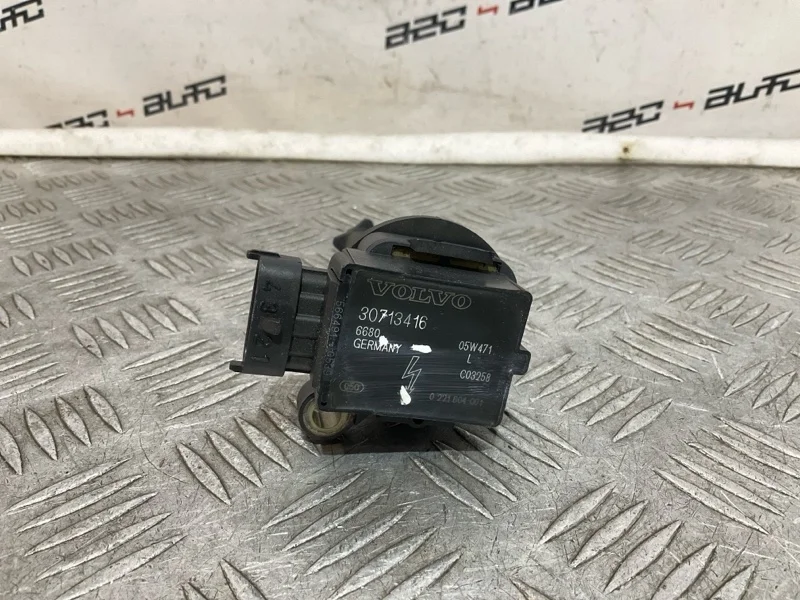 Катушка зажигания Volvo XC70 2006 30713416 1 2.5