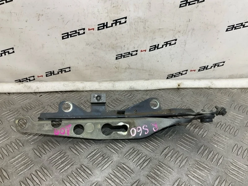 Петля капота Volvo S60 30716745 1, правая