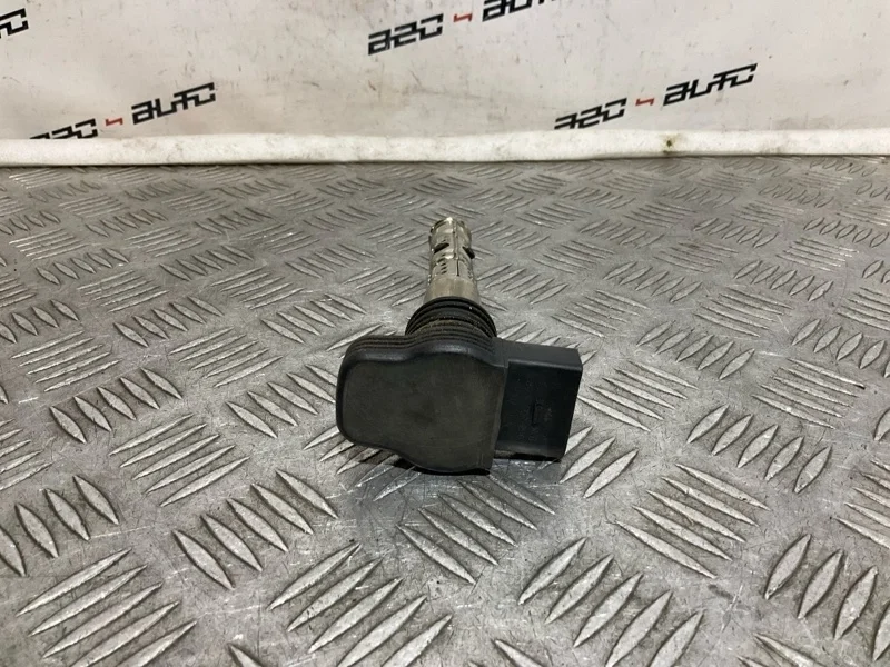 Катушка зажигания Audi A4 06B905115R 2.0