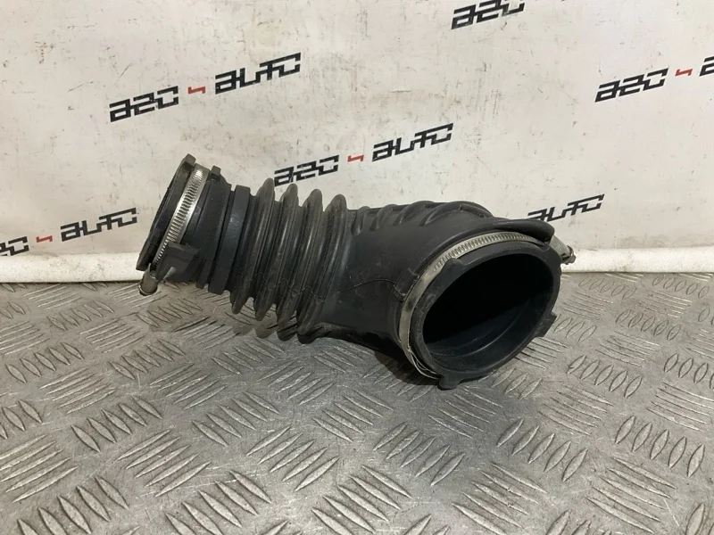 Патрубок воздушного фильтра Audi Q5 06H129629E CDN