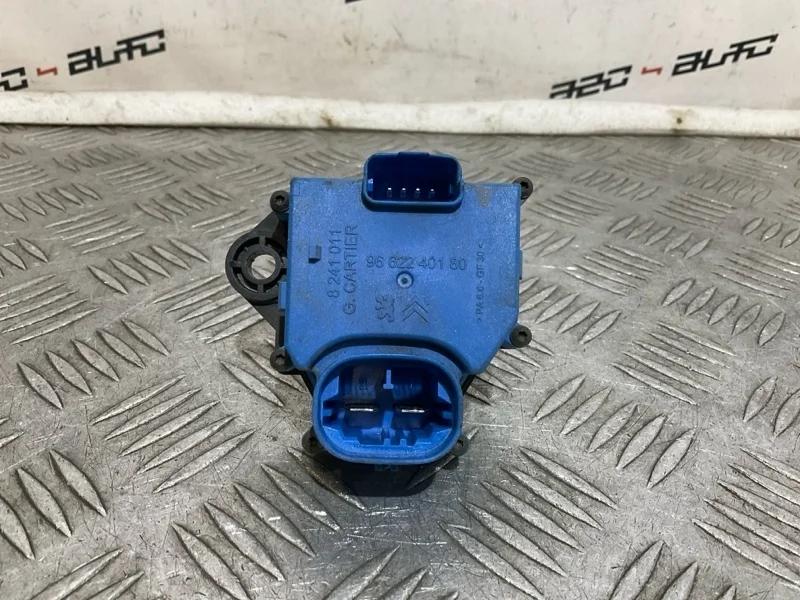 Блок управления вентилятором Peugeot 3008 2011 9662240180 1 EP6CDT