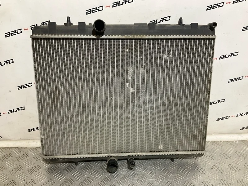 Радиатор охлаждения двигателя Citroen C5 2010 1330T1 2 2.0