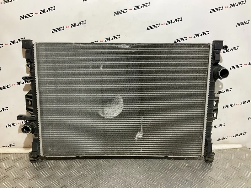 Радиатор охлаждения двигателя Volvo V70 2010 31368082 3 2.5