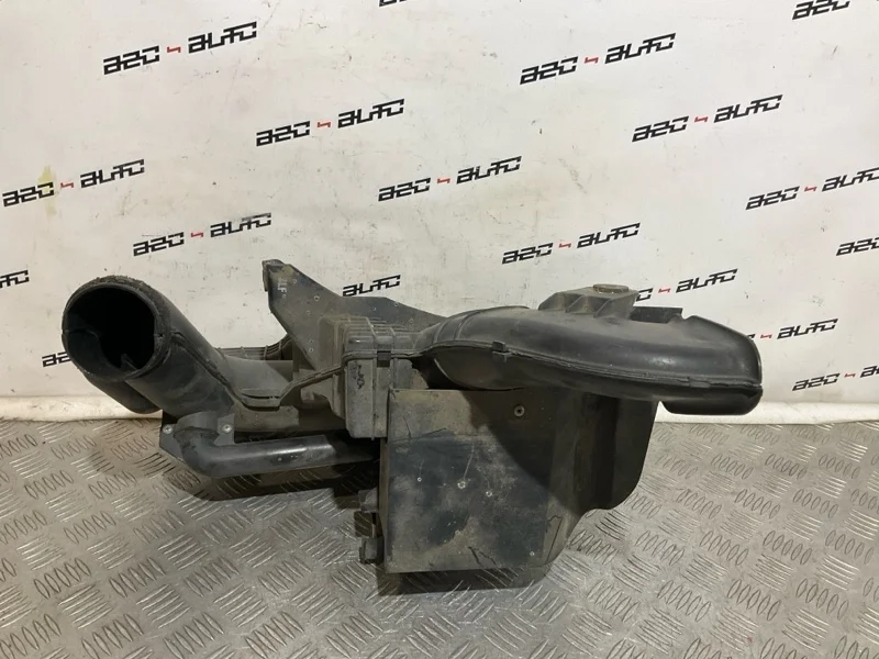 Резонатор воздушного фильтра Mazda 3 LF5013201B BK