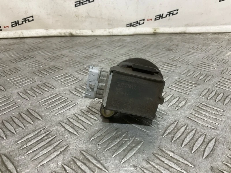 Катушка зажигания Volvo S40 2006 30713417 2.4