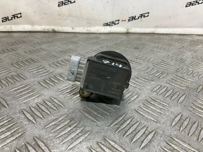 Катушка зажигания Volvo S40 2006 30713417 2.4