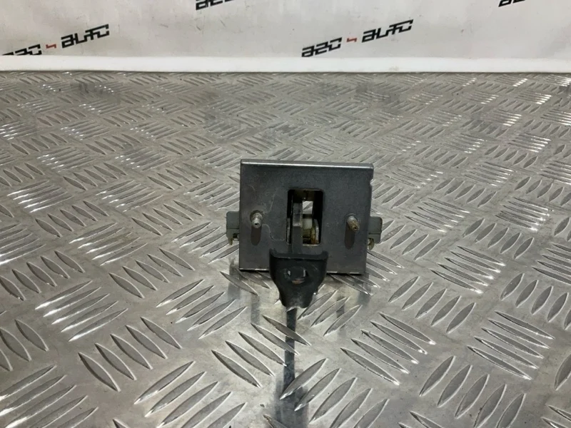 Ограничитель двери Peugeot 3008 2011 9181Q2 1, передний левый