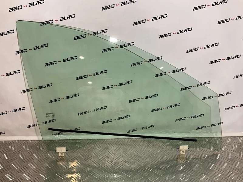 Стекло Renault Megane 2014 803007357R 3, переднее правое