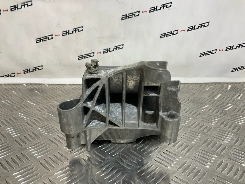 Опора двигателя Renault Megane 2014 112100039R 3 2.0, правая