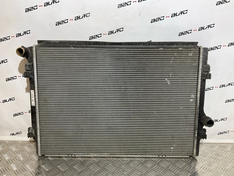 Радиатор охлаждения двигателя Volkswagen Tiguan 5Q0121251GN 2.0