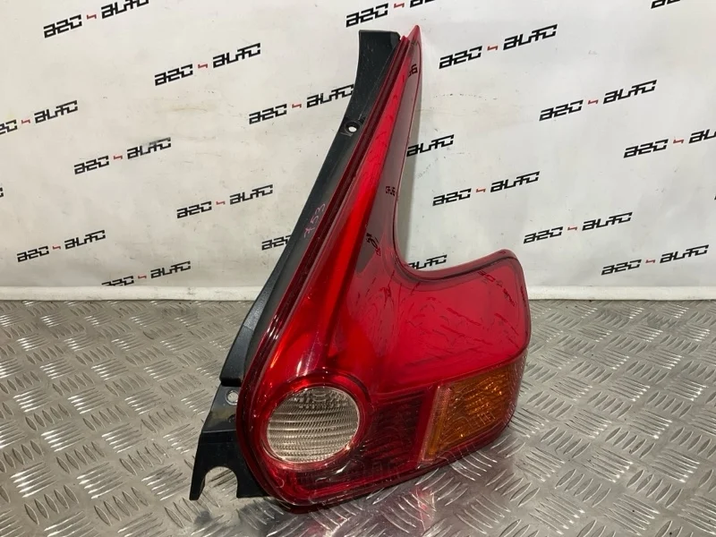 Фонарь Nissan Juke 2011 265501KA0A, правый