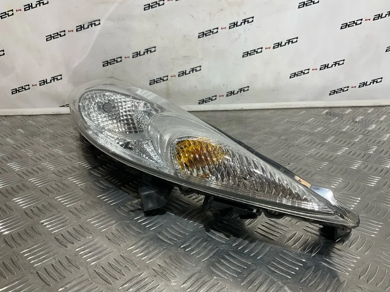 Фара Nissan Juke 2011 261201KL0B, правая