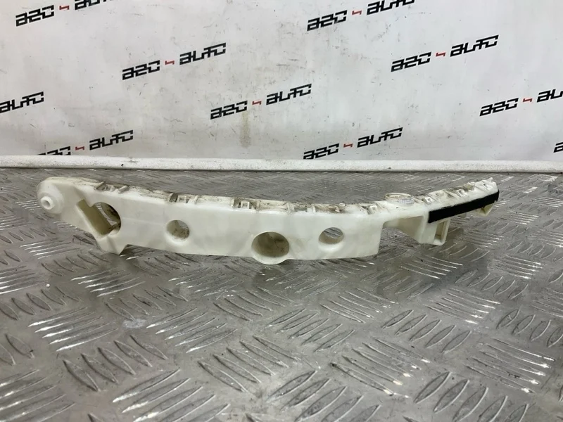 Крепление бампера Nissan Juke 2011 622221KA0A, переднее правое