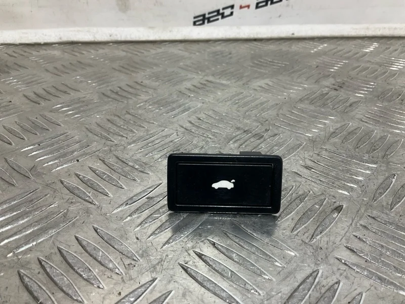Кнопка открывания багажника Audi A6 Allroad 2008 3D0959831C C6