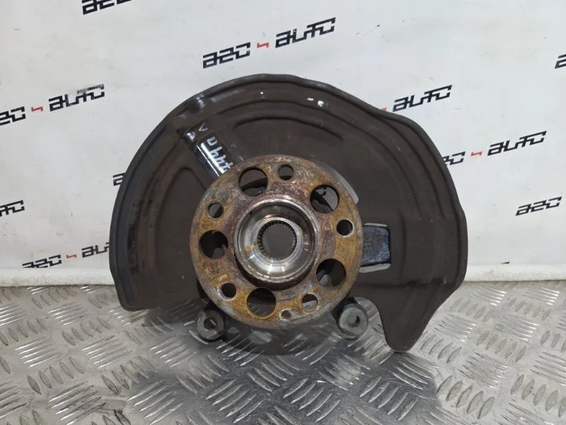 Кулак поворотный Mercedes B class 2013 A2463320200 W246 1.6, передний левый