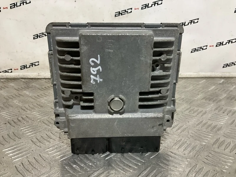 Блок управления двигателем Volkswagen Polo 2012 03F906070FD 5 CBZ