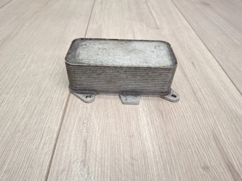 Радиатор масляный VW Touareg 2 2010 - 2018 7P