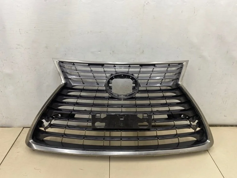 Решетка радиатора Lexus NX300