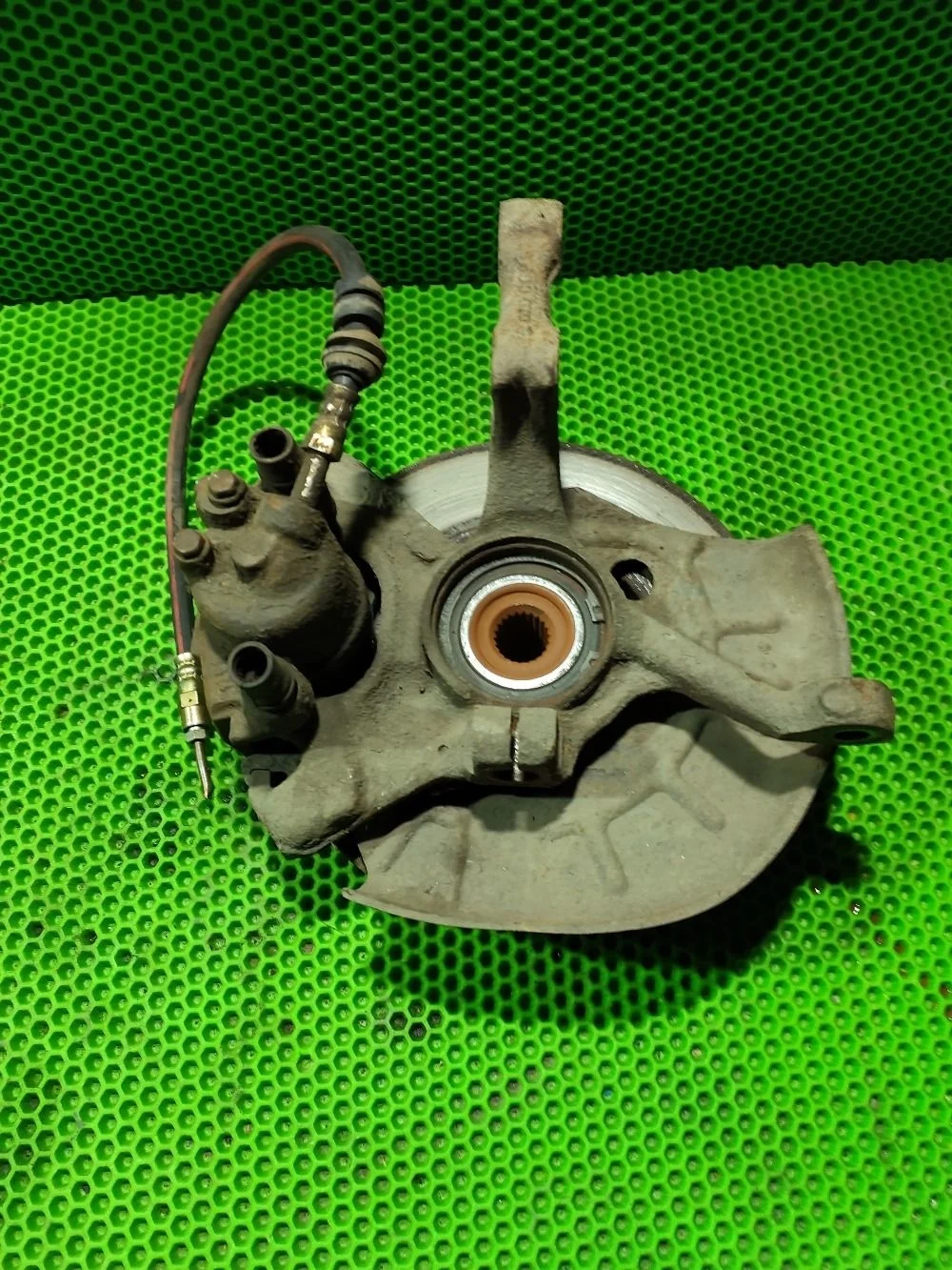 Кулак поворотный передний правый Volkswagen Golf Mk3 (1991—2000)