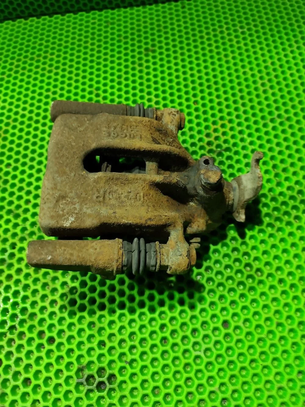 Суппорт тормозной задний правый Volvo V40 I (1995—1999)