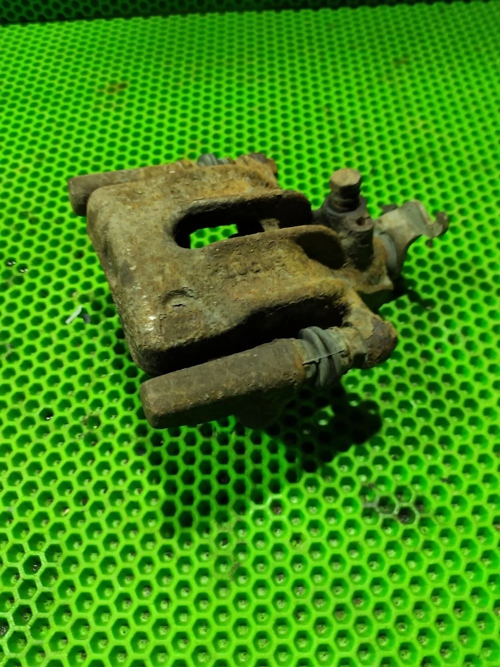 Суппорт тормозной задний левый Volvo V40 I (1995—1999)