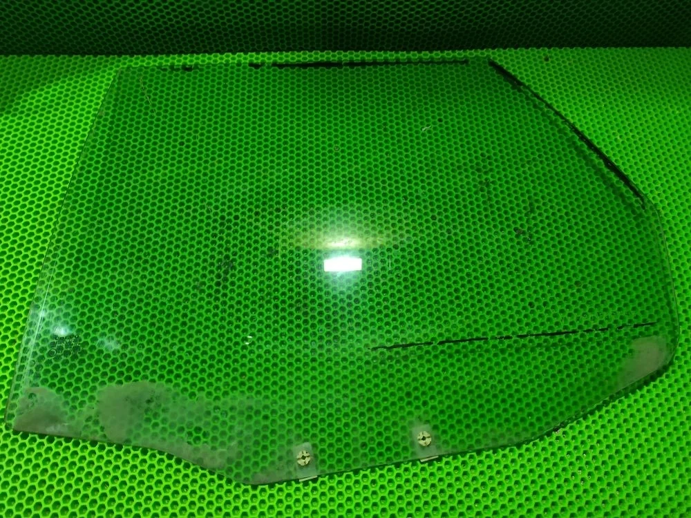 Стекло двери задней левой Volvo V40 I (1995—1999)