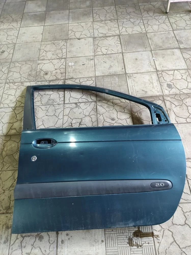 Дверь передняя правая Renault Scenic I (1996—1999)