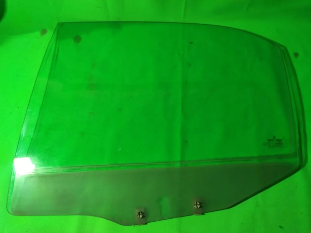 Стекло двери задней левой Mitsubishi Carisma I рестайлинг (1999—2004)