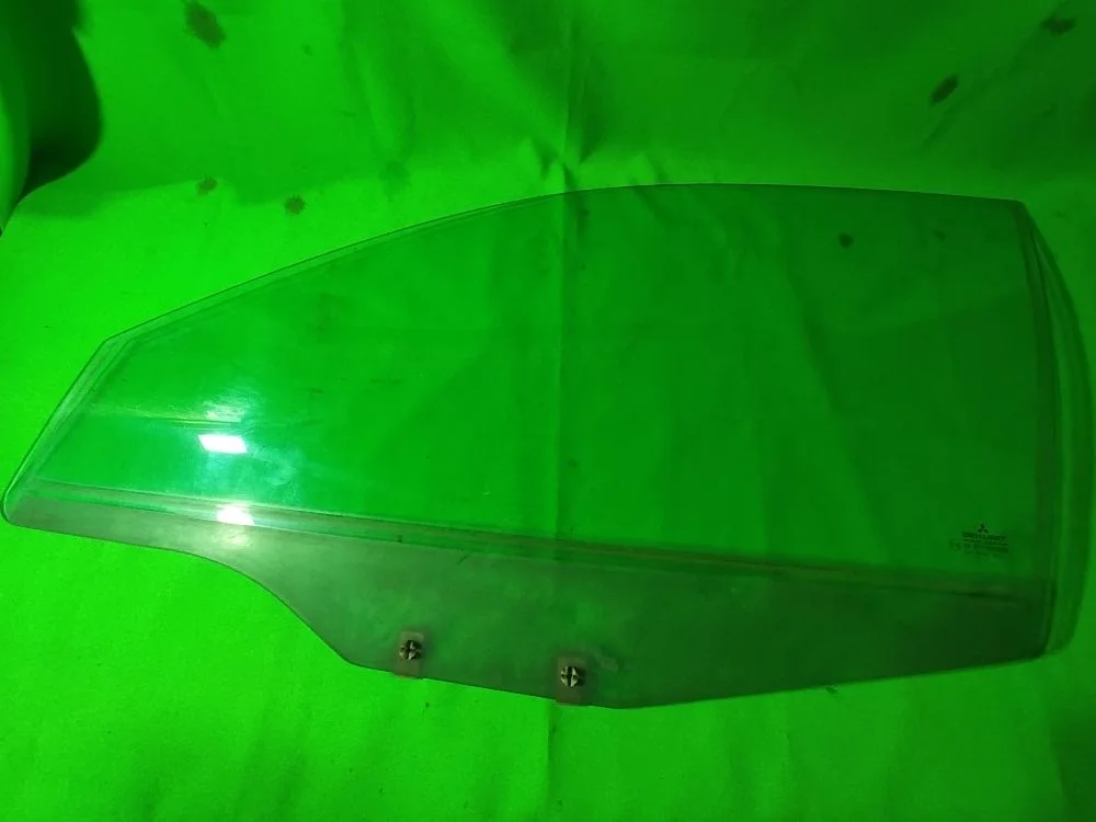 Стекло двери передней левой Mitsubishi Carisma I рестайлинг (1999—2004)