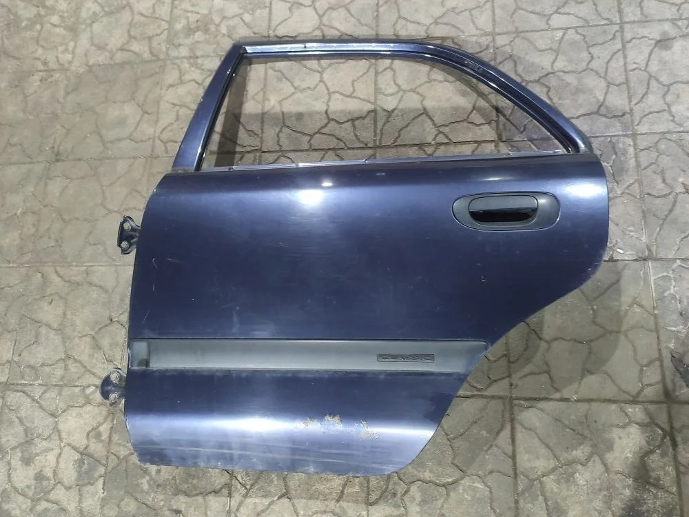 Дверь задняя левая Mitsubishi Carisma I рестайлинг (1999—2004)