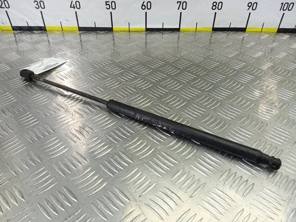 Амортизатор крышки багажника Hyundai GETZ I (2002