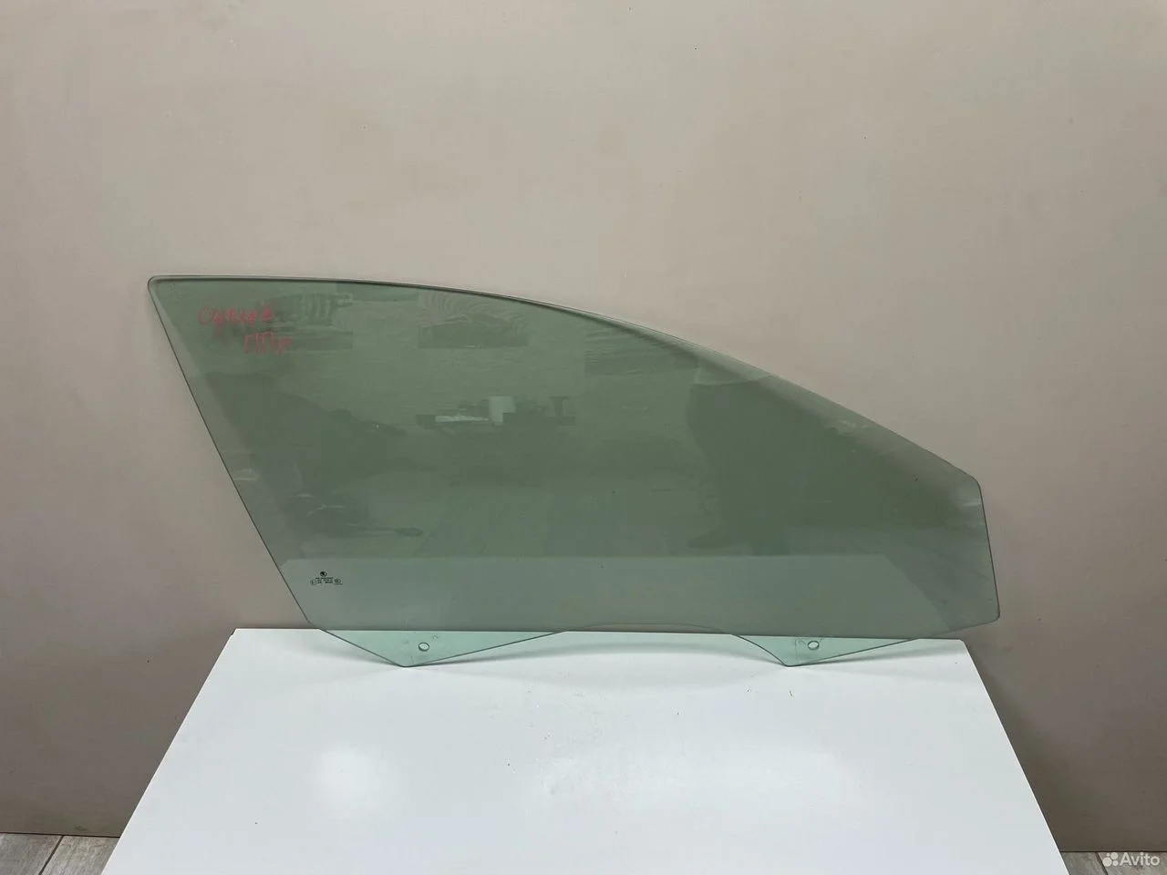 Стекло передней правой двери skoda superb 2 3t