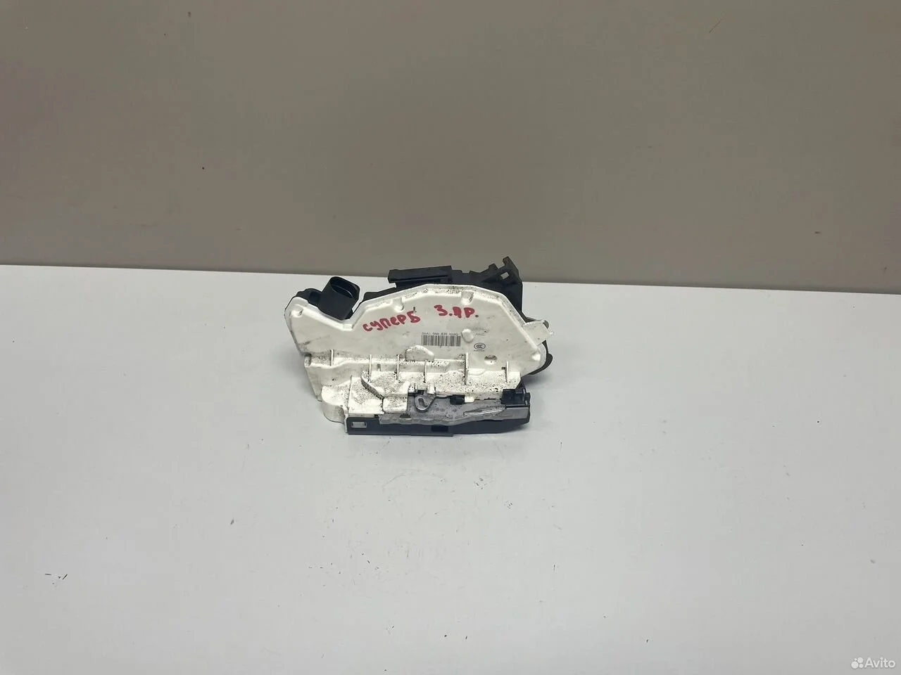 Замок задний правый skoda superb 2