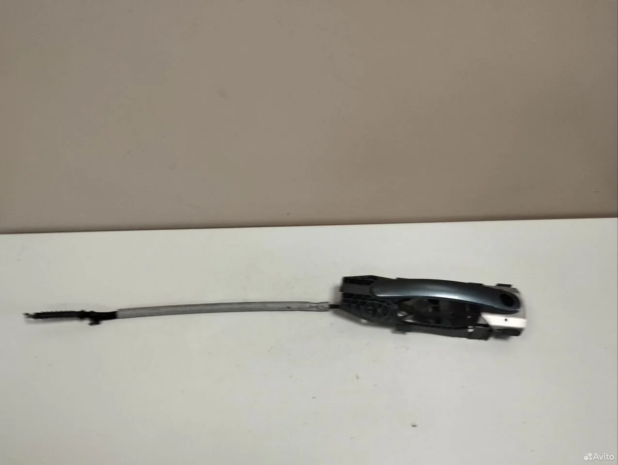 Ручка двери с кронштейном водительская skoda yeti