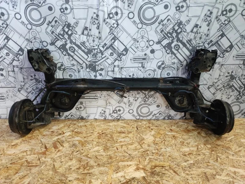 Задняя балка Nissan Juke 2012 555011KK0A F15