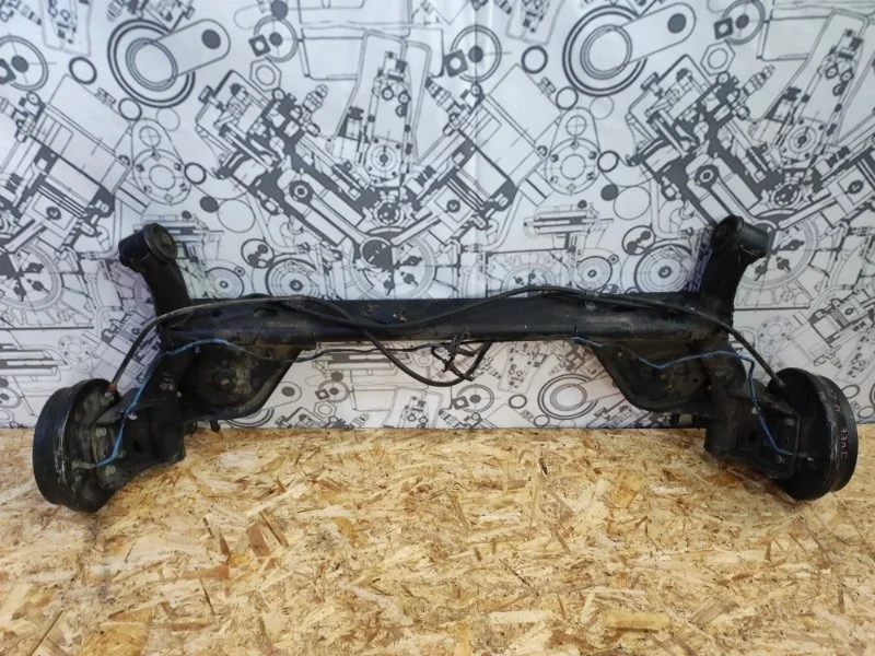 Задняя балка Nissan Juke 2012 555011KK0A F15