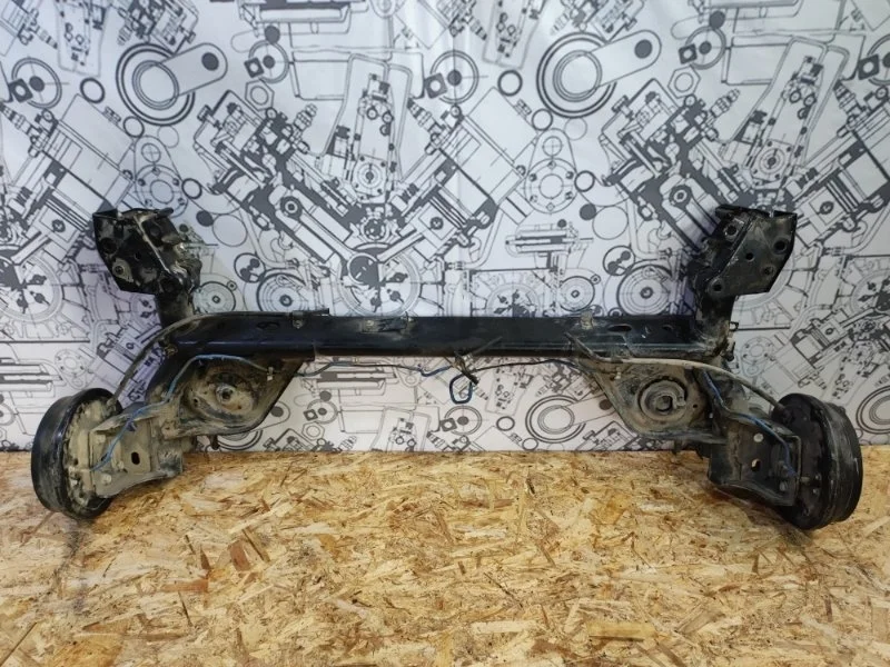 Задняя балка Nissan Juke 2012 555011KK0A F15